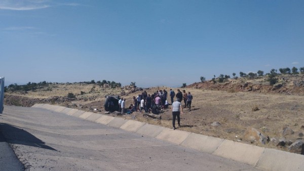 Elazığ'da otomobil şarampole devrildi: 7 yaralı